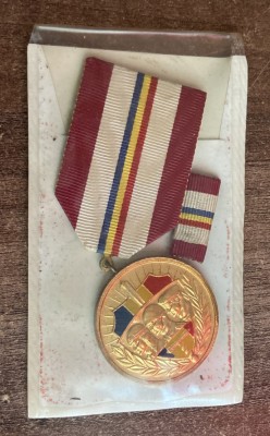 QW15 3 - comunism RSR - militar - decoratie - 25 Octombrie - Ziua armatei - 1974 foto