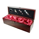 Cumpara ieftin Caseta lemn prezentare si desfacere vin cu 4 accesorii