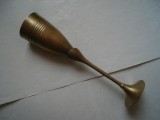 Pahar cu picior din alama ornamental