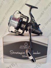 Mulinetă Crap PRO FL Strategist Baitfeeder SB8000 tambur Long Cast 0,30/420m