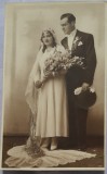 Fotografie tip carte postala, mire si mireasa, perioada interbelica