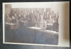 Fotografie tip carte postala, necirculata, militari la cursuri de instruire, perioada interbelica
