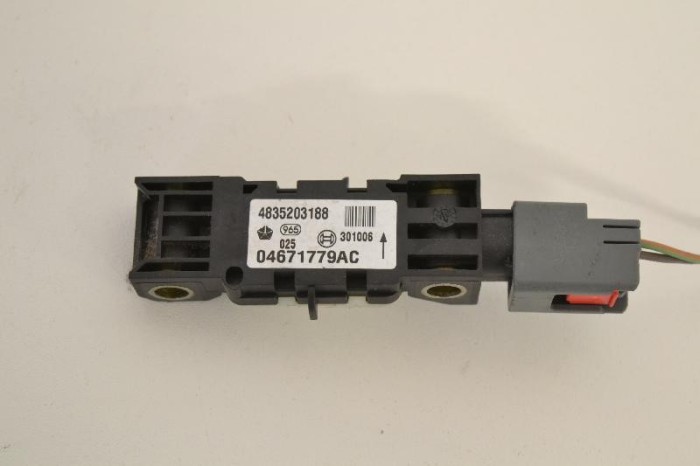 Senzor de impact dreapta spate CHRYSLER 300 C LX 2007 OEM: 04671779AC 2532436