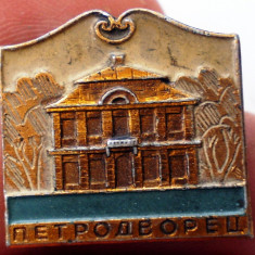 I.482 INSIGNA RUSIA URSS LENINGRAD PETRODVARET L20mm