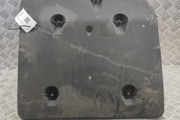 Scut motor central spate SKODA SUPERB III Estate 3V5 2021 OEM: 3V0825521 | 31845372