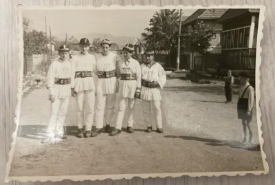 anii 50 Raion Reghin Regiune Autonoma Maghiara, traditii populare costume Mures foto