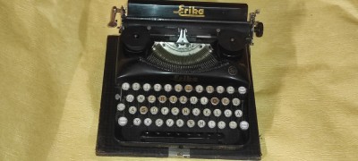 Masina de scris vintage impecabila la aspect - ERIKA NAUMANN - defecta foto