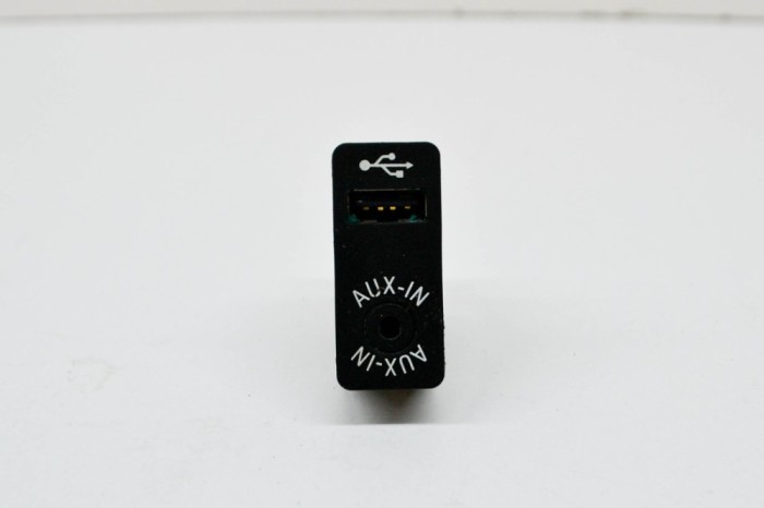 Port USB/AUX-In BMW 3 F30, F80 2012 OEM: 9229246 15243587