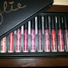 Cauti Kit Set Ruj Gloss Mat Huda Beauty Creion Buze Cadou Venus