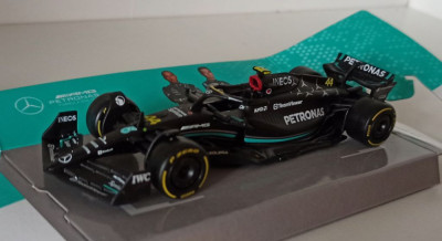 Macheta Mercedes AMG W14 Lewis Hamilton Formula 1 2023 - Bburago 1/43 F1 foto