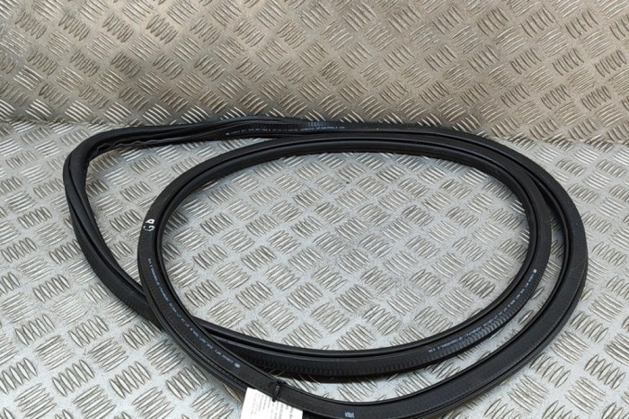 Garnitura ușă dreapta spate SKODA SUPERB III 3V3 2018 OEM: 3V5867368B | 26303304