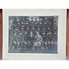 Fotografie pe carton, elevii clasei a III-a a Scolii superioare de arte si meserii Bucuresti 1910
