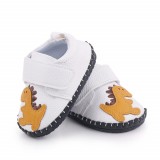 Pantofiori albi pentru baietei - Dino (Marime Disponibila: 3-6 luni (Marimea 18