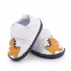 Pantofiori albi pentru baietei - Dino (Marime Disponibila: 6-12 luni (Marimea