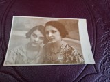 Fotografie tip carte postala , Mama si fiica , alb negru - necirculata
