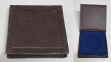 Cutie veche din carton pentru depozitare medalie - placheta - pt medalia de 6 cm