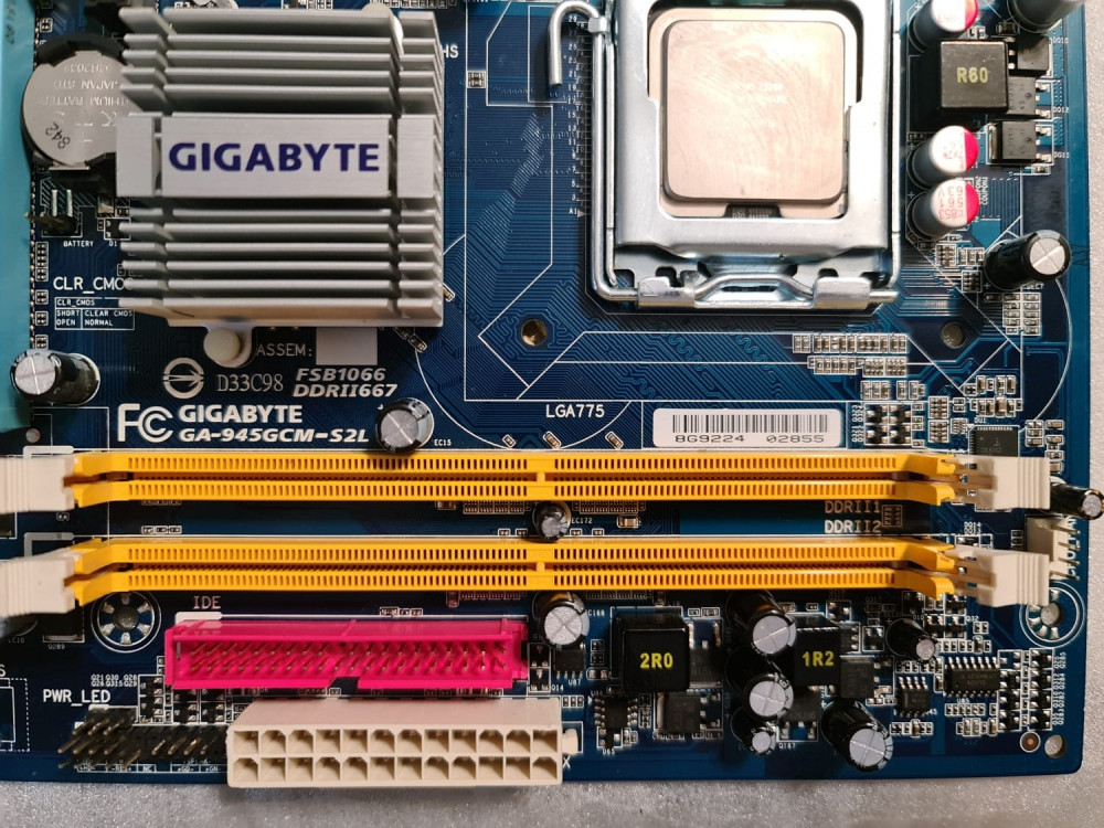 Placa de baza LGA775 GIGABYTE GA-945GCM-S2L DDR2 PCI-E + E2200 - poze reale  | arhiva Okazii.ro