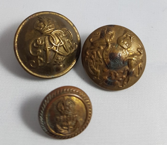 De colectie ! Nasturi vechi din bronz pentru uniforma militara