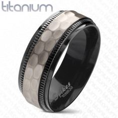 Inel din titan, margini negre, crestate, bandă șlefuită pe mijloc, 8 mm - Marime inel: 62