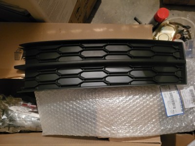 Grila dreapta fara proiector bara fata Skoda Octavia 3 Facelift foto