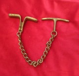 Cătușe istorice germane tip "Come Along Handcuff" cu lanț gros și construcție solidă. Marcaj vizibil &bdquo;Berliner S.W.&rdquo;