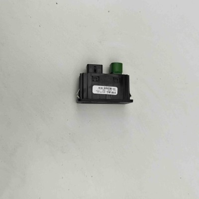 USB VW PASSAT Variant B8 3G5 2017 OEM: 5G0035222 | 30752301 foto