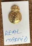 QW9 N9 33 - insigna - tematica sport - cluburi sportive La Liga Spania - Real Madrid - placata cu aur de 24 de carate