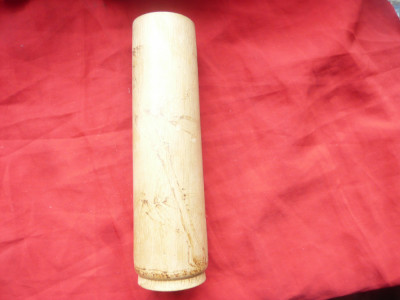 Vaza veche din bambus frumos gravata , h= 17,5cm foto
