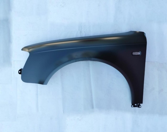 Aripa fata Audi A4 (B7), 11.2004-03.2008, partea Stanga, cu gaura pentru semnalizare, 8E0821105D, 133501 -INDOITA LA COLTURI
