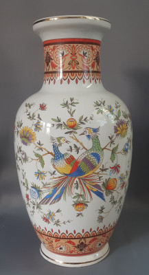 Vaza veche din ceramica asiatica, pictata manual cu motive florale si pasari foto