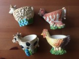 figurine ceramica set 4 bucati suport oua din ceramica cupa pentru ou model animale pisica vaca oaie gaina