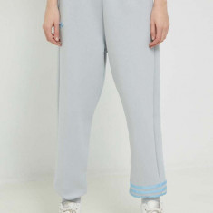 adidas Originals pantaloni de trening culoarea gri, cu imprimeu