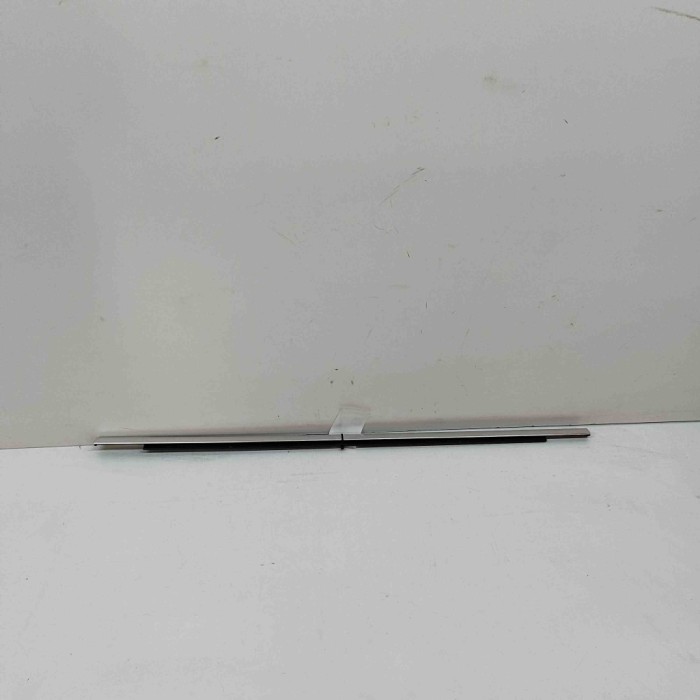 Chedar geam ușă st&acirc;nga spate VW PASSAT Variant B7 365 2012 OEM: 3C9839475E