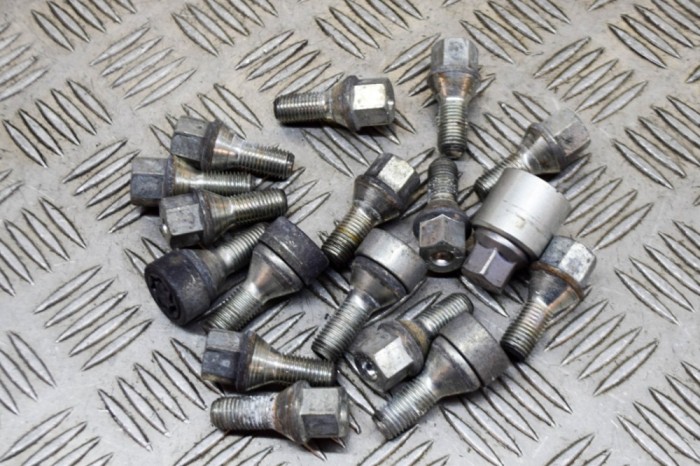 Set prezoane roata OPEL CORSA E 2019 13621600