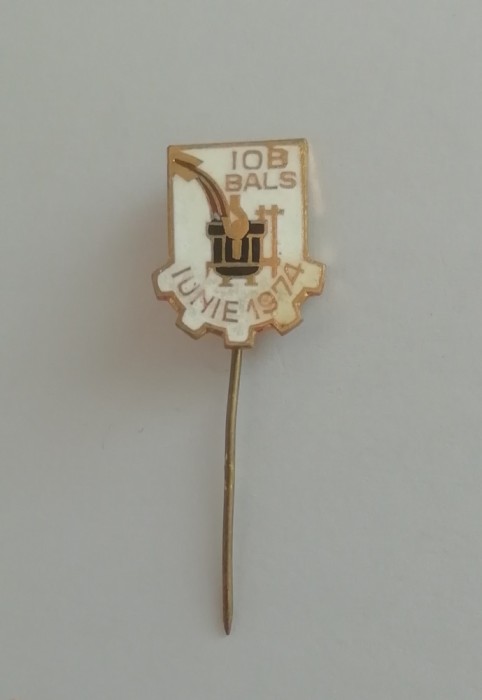 QW9 I 100 - Insigna - tematica industrie - inscriptia IOB Bals - iunie 1974