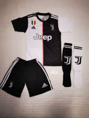 Compleu Echipament si jambiere pt. copii Juventus RONALDO model 2019-2020 foto