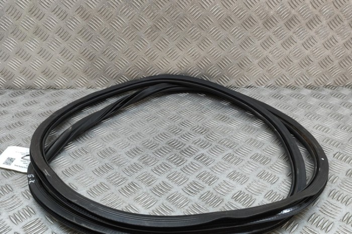 Garnitura ușă st&acirc;nga spate AUDI Q7 4M 2019 OEM: 4M0833721C | 27562839