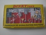 Macheta PANNEAUX DE SIGNALISATION ROUTIERE - Dinky Toys