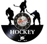 Ceas de perete decorativ realizat din disc de vinil, Model Jucatori de Hochei pe Gheata, Text Hockey si Crosa, Negru, 30 cm