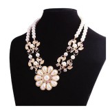 Colier elegant auriu Efb cu brosa &amp; perle