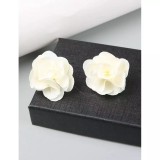 Cumpara ieftin Cercei Floare alba din material textil