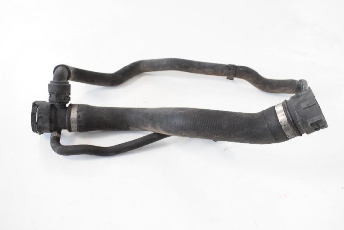 Furtun radiator răcire dreapta BMW 3 Touring E91 2008 OEM: 7797257 3940958