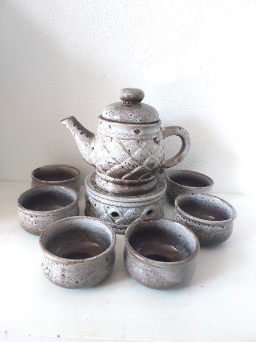 Set ceramic vintage 8 piese: ceainic, suport incalzire cu lumanare si 6 cani tip bol