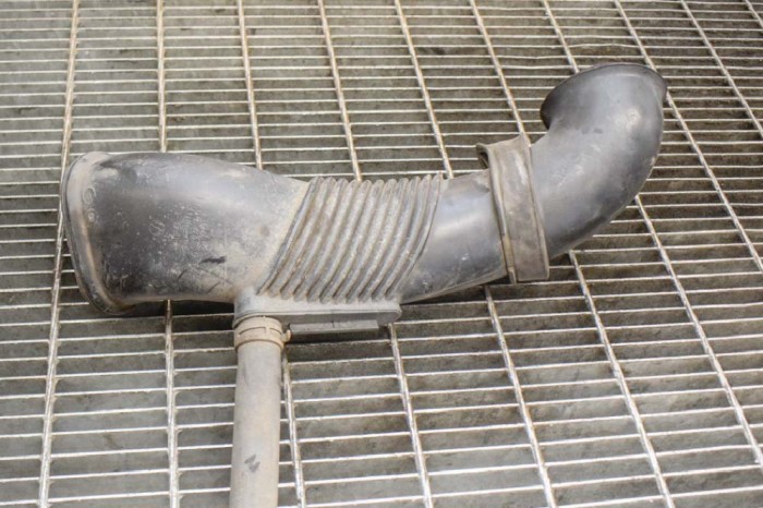Tub de admisie aer AUDI Q7 4L 2013 OEM: 7L6129609E 10880701