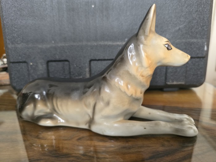 Bibelou vechi caine / lup portelan Cluj 21cm.