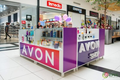Mobilier comercial tip insuliță vitrine + spații depozitare foto
