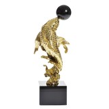 Statueta eleganta pestisor auriu cu bila pe soclu negru 25 cm