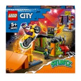 LEGO City Parcul de Cascadorii 60293 cu motocicleta si obstacole