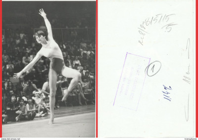 Fotografie originala Nadia Comaneci gimnastica exercitiu sol 11 x 15.8 cm foto