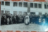 Fotografie tip carte postala, procesiune condusa de Patriarhul Miron Cristea, primul Patriarh al BOR, perioada interbelica